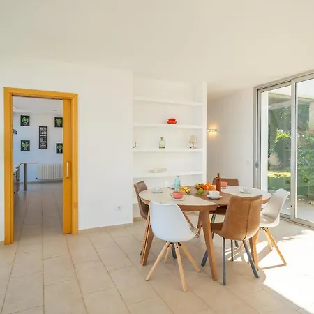Illa Villa *