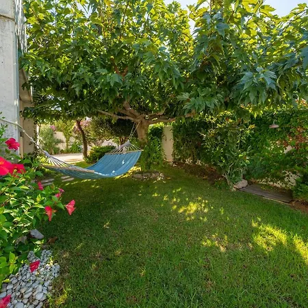 Illa Villa *